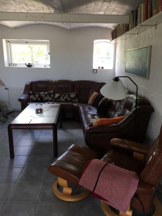 Anesminde Apartment Give Екстериор снимка